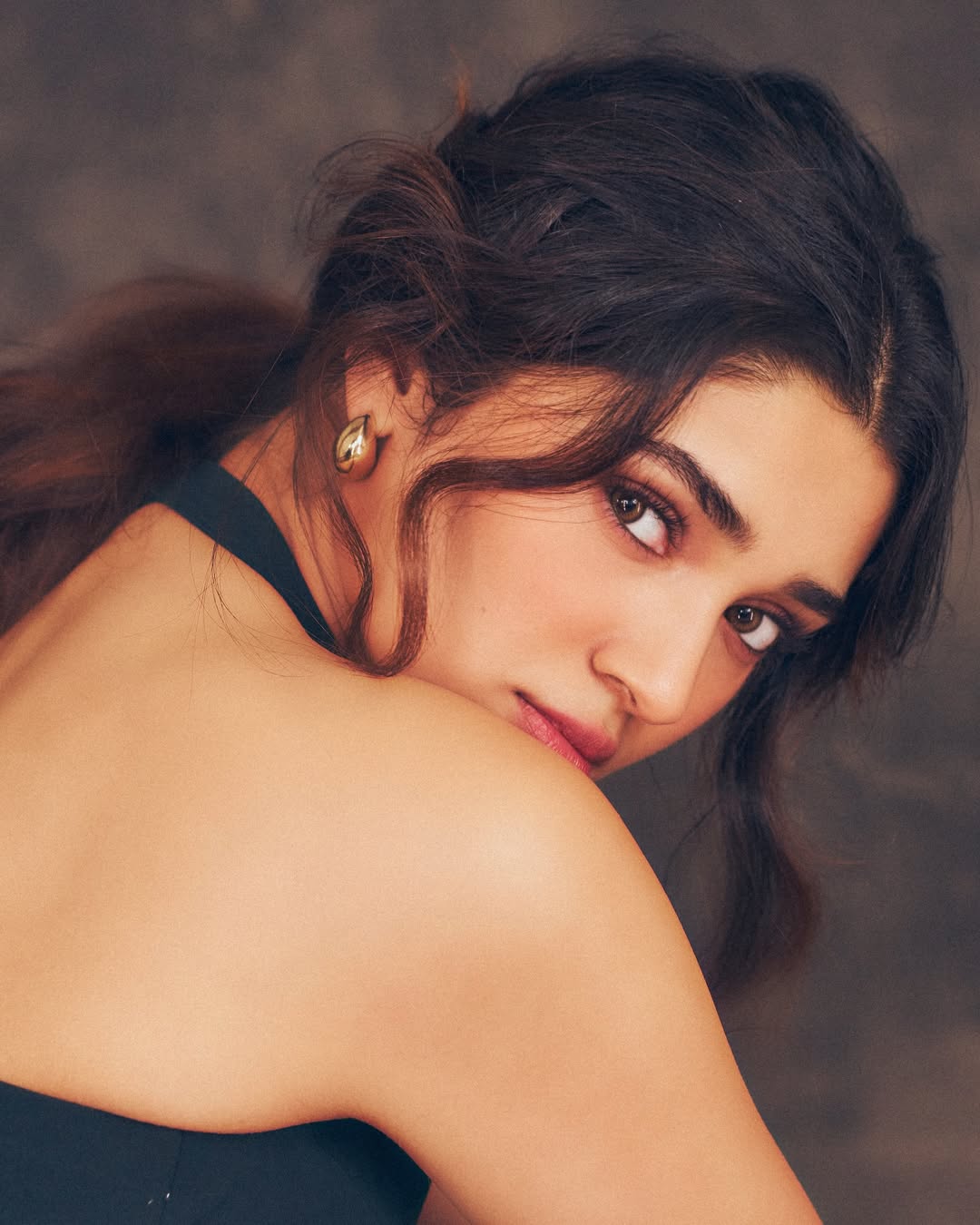 Krithi Shetty Latest Photoshoot: ब्लैक ड्रेस में ‘बेब’ बनीं कृति शेट्टी, किलर लुक देख फैंस हुए क्रेजी; क्या जल्द होगा Bollywood डेब्यू?